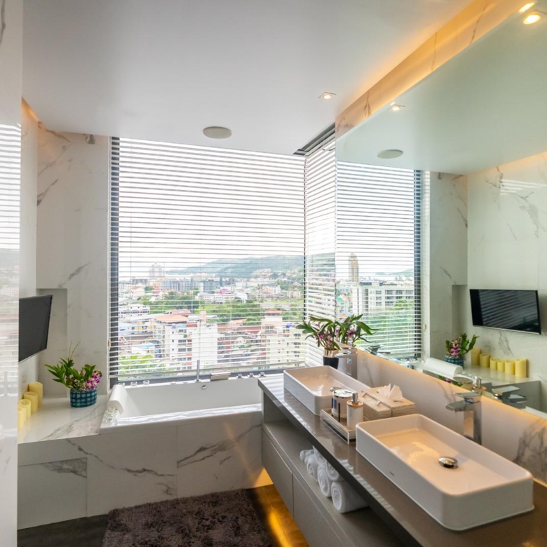 Patong 5 Bedroom Pool Villa bathroom