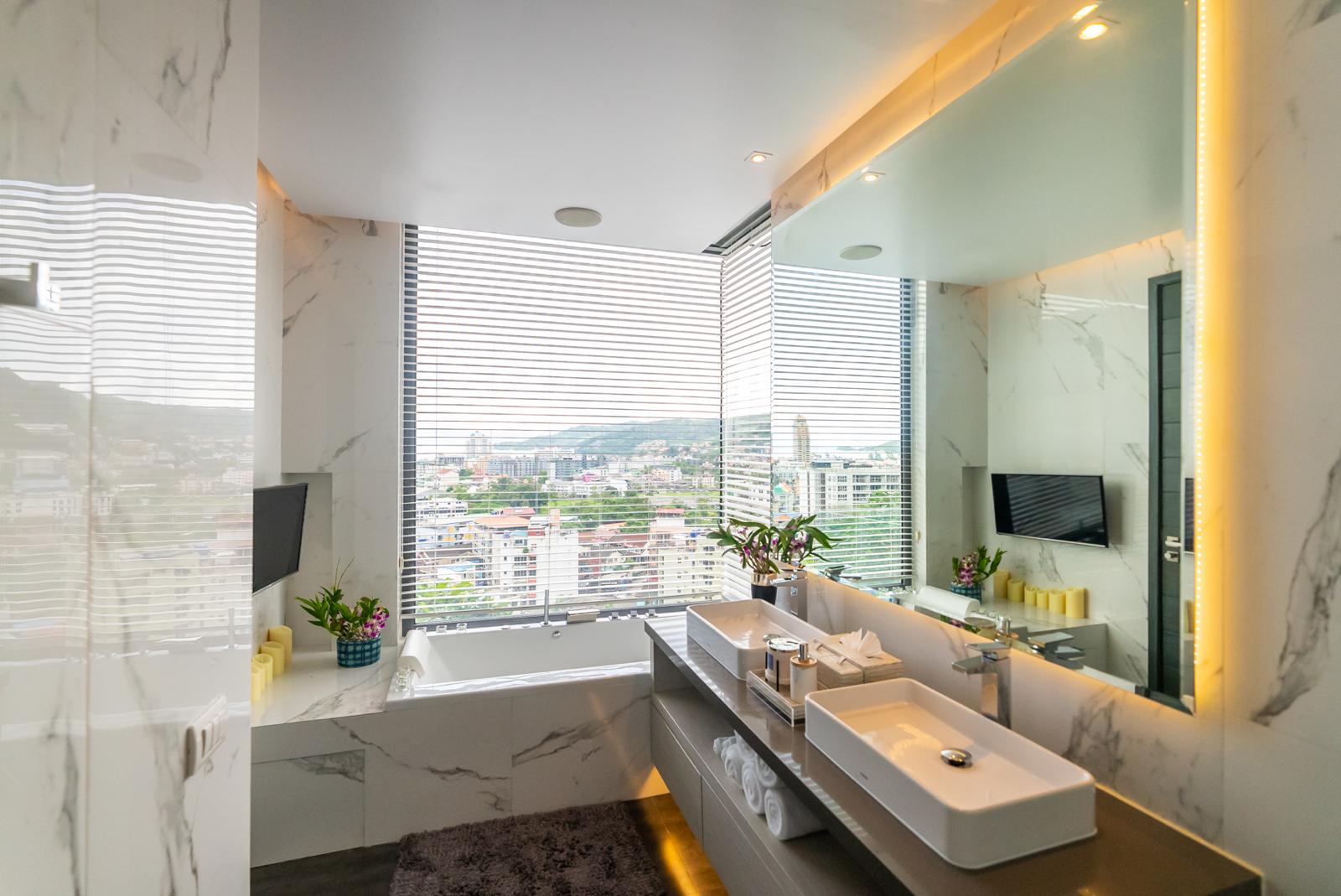 Patong 5 Bedroom Pool Villa bathroom