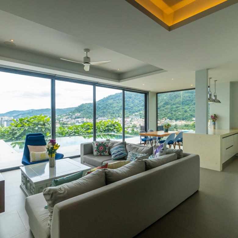 Patong 5 Bedroom Pool Villa living
