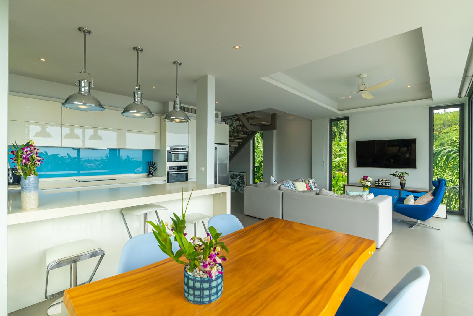 Patong 5 Bedroom Pool Villa living and kitchen