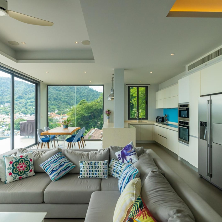 Patong 5 Bedroom Pool Villa living room