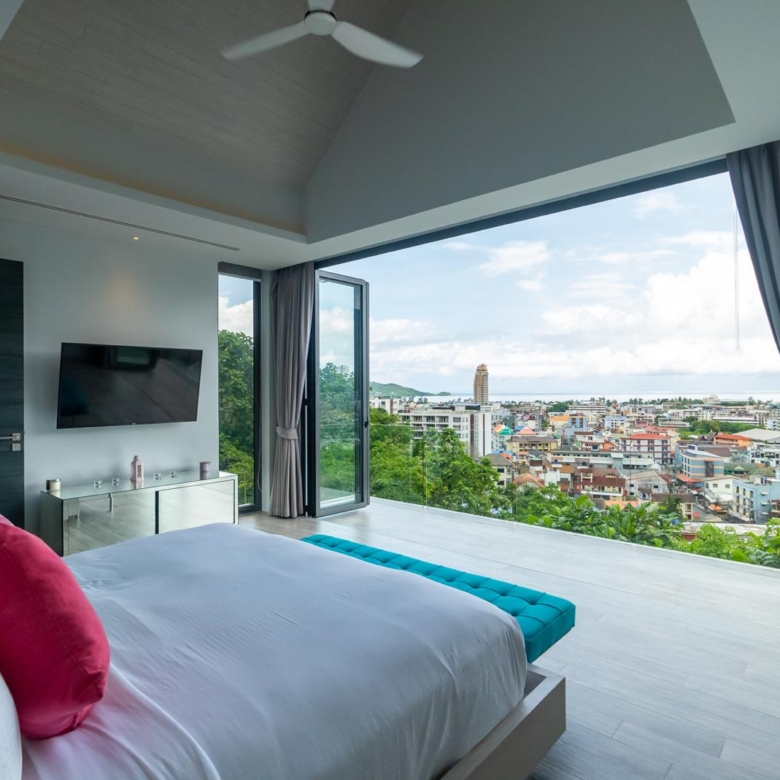 Patong 5 Bedroom Pool Villa master bedroom
