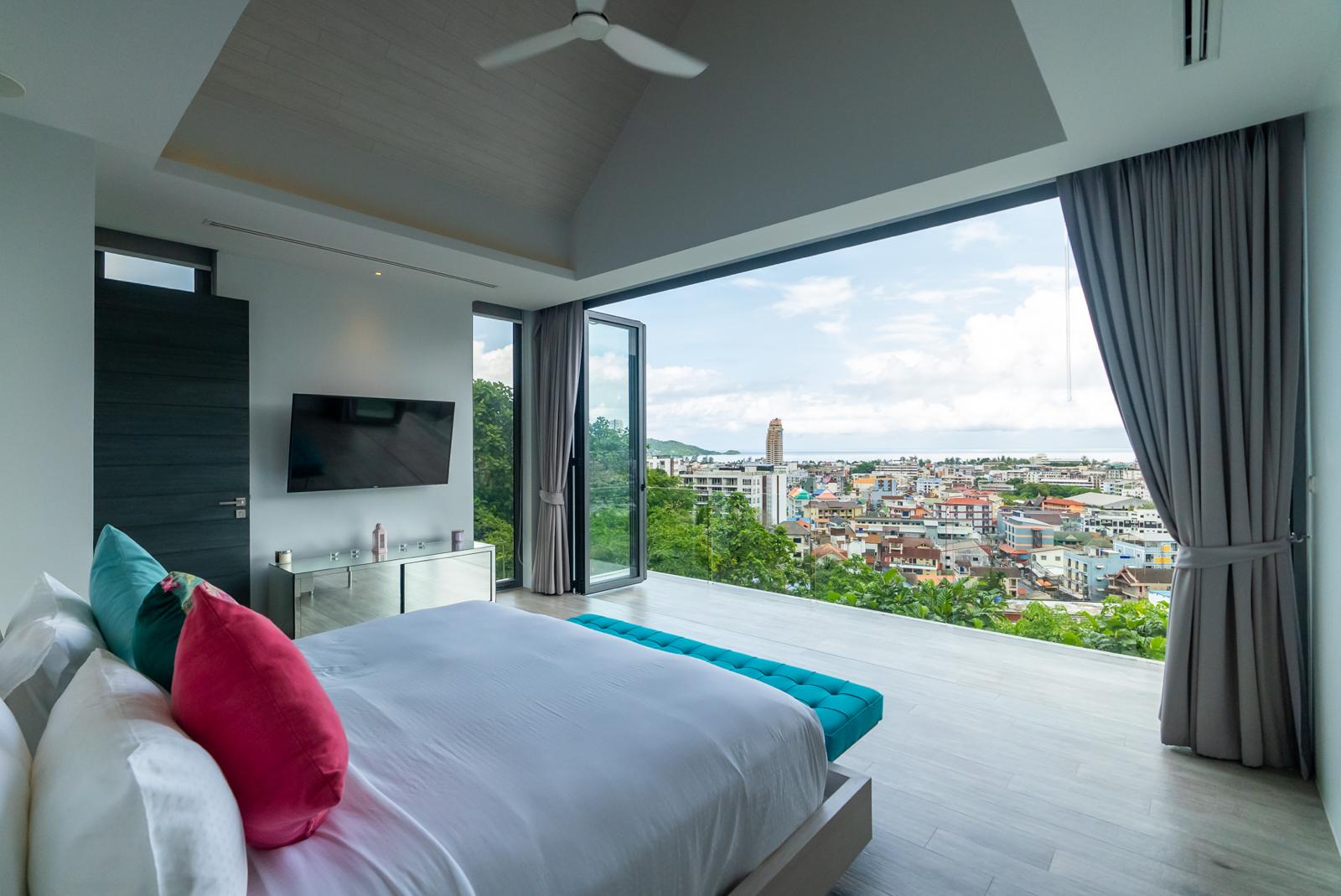 Patong 5 Bedroom Pool Villa master bedroom