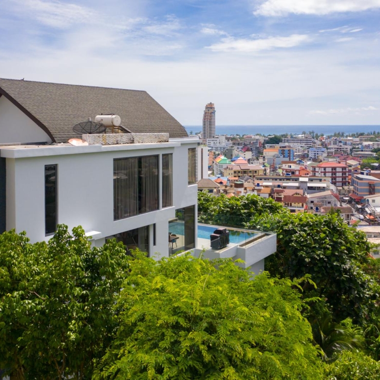 Patong 5 Bedroom Pool Villa outside 2