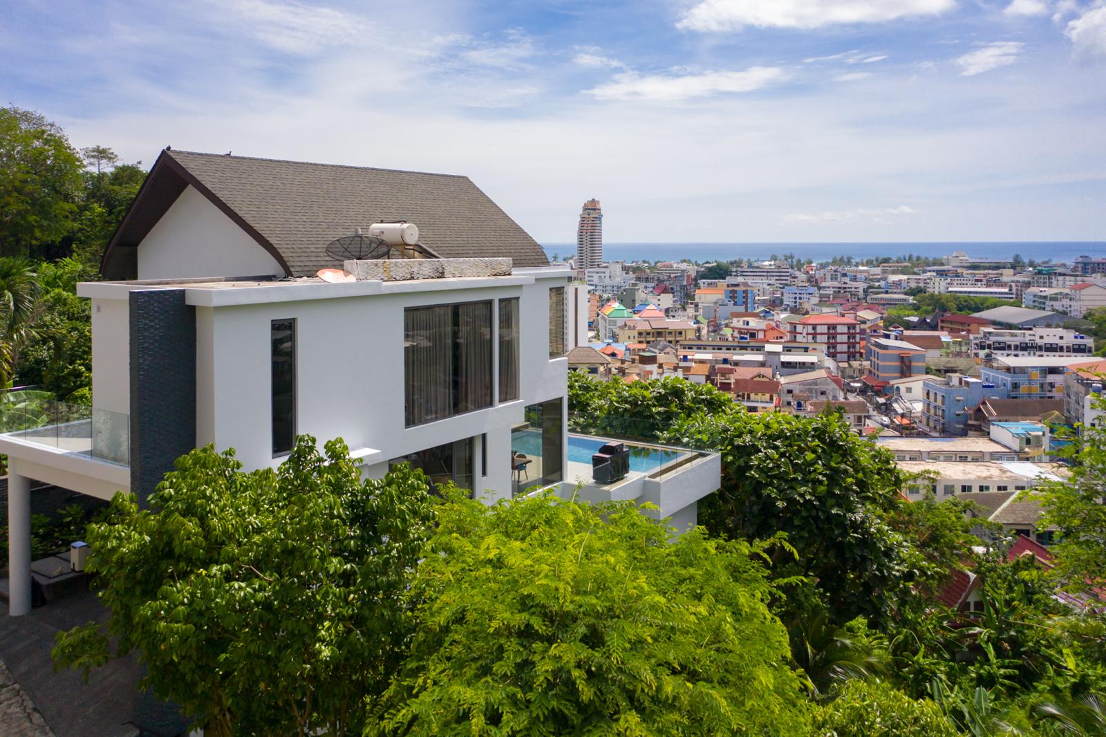 Patong 5 Bedroom Pool Villa outside 2