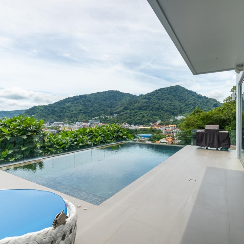 Patong 5 Bedroom Pool Villa pool