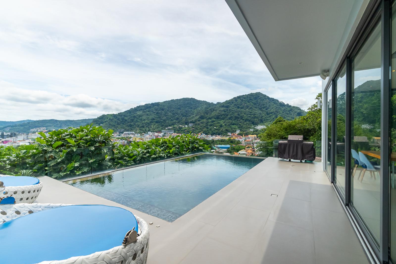Patong 5 Bedroom Pool Villa pool