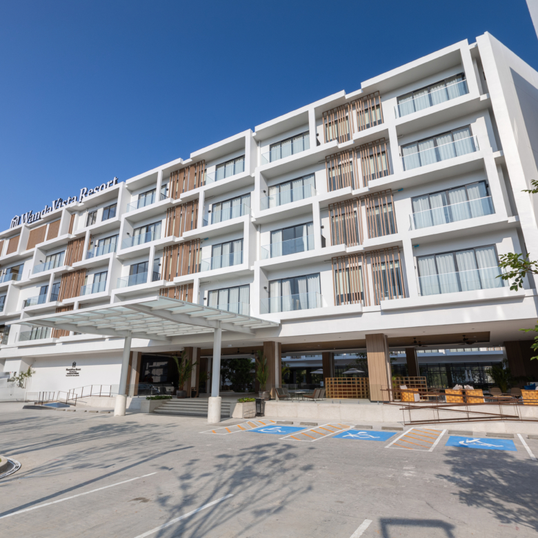 Drop-off area laya resort