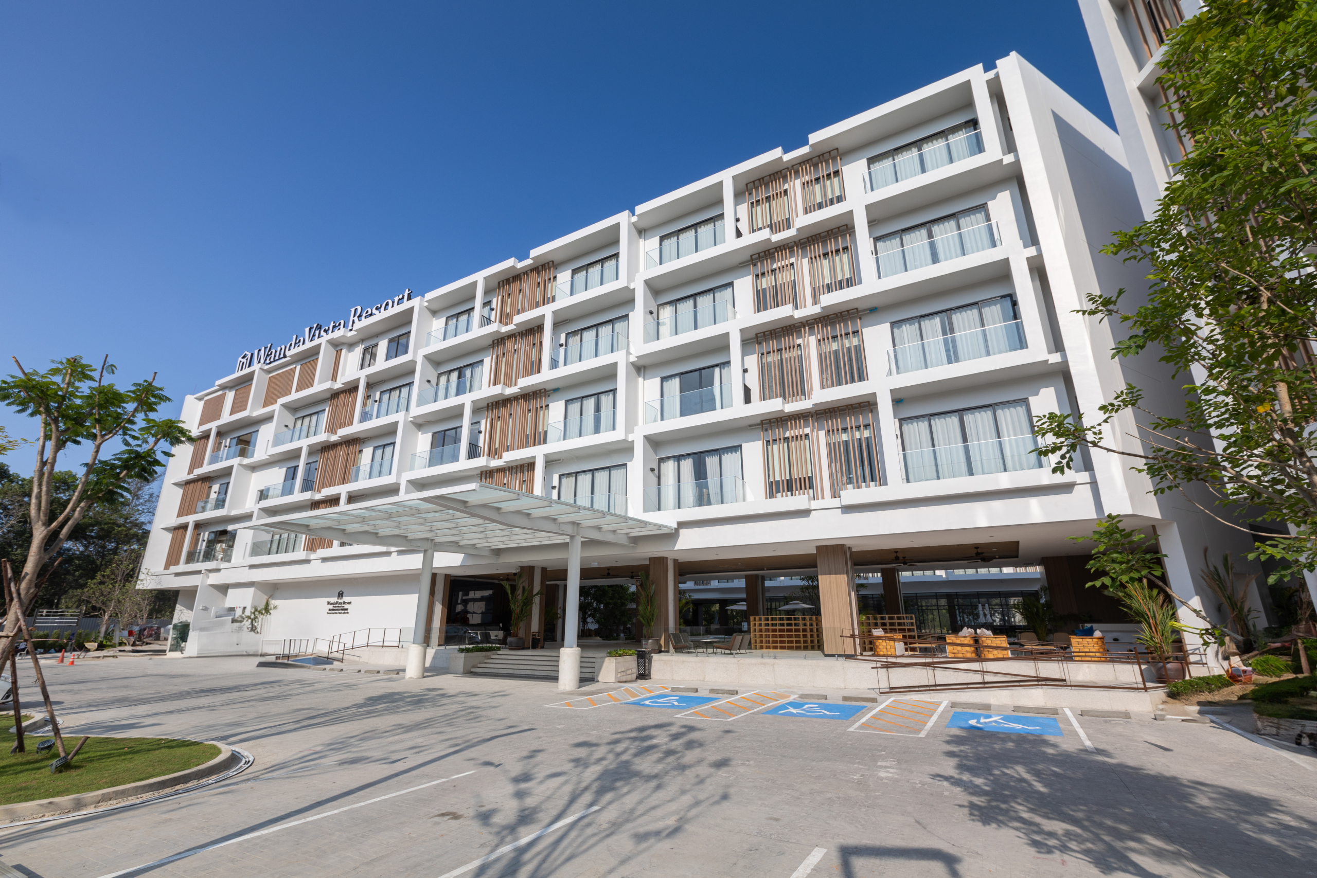 Drop-off area laya resort