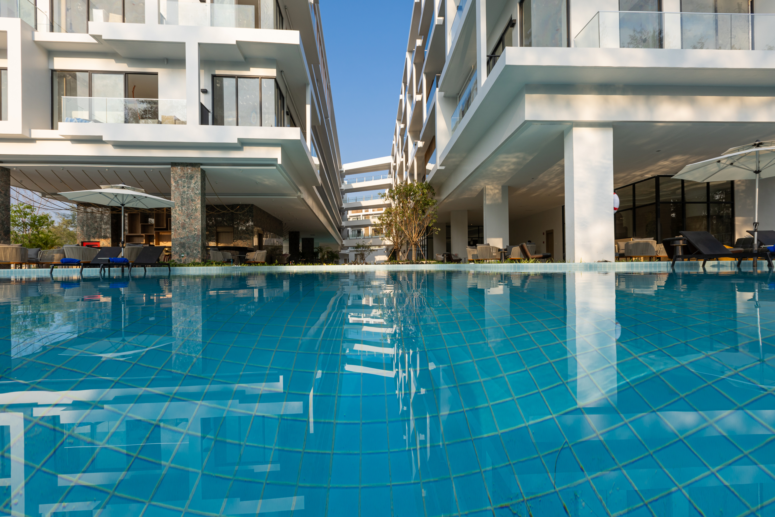 2nd pool laya resort phuket